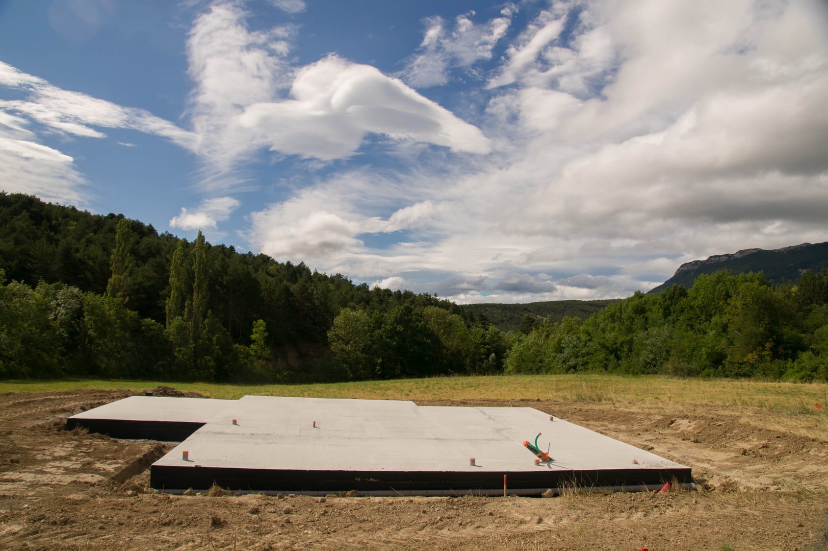 Dalle béton construction garage.