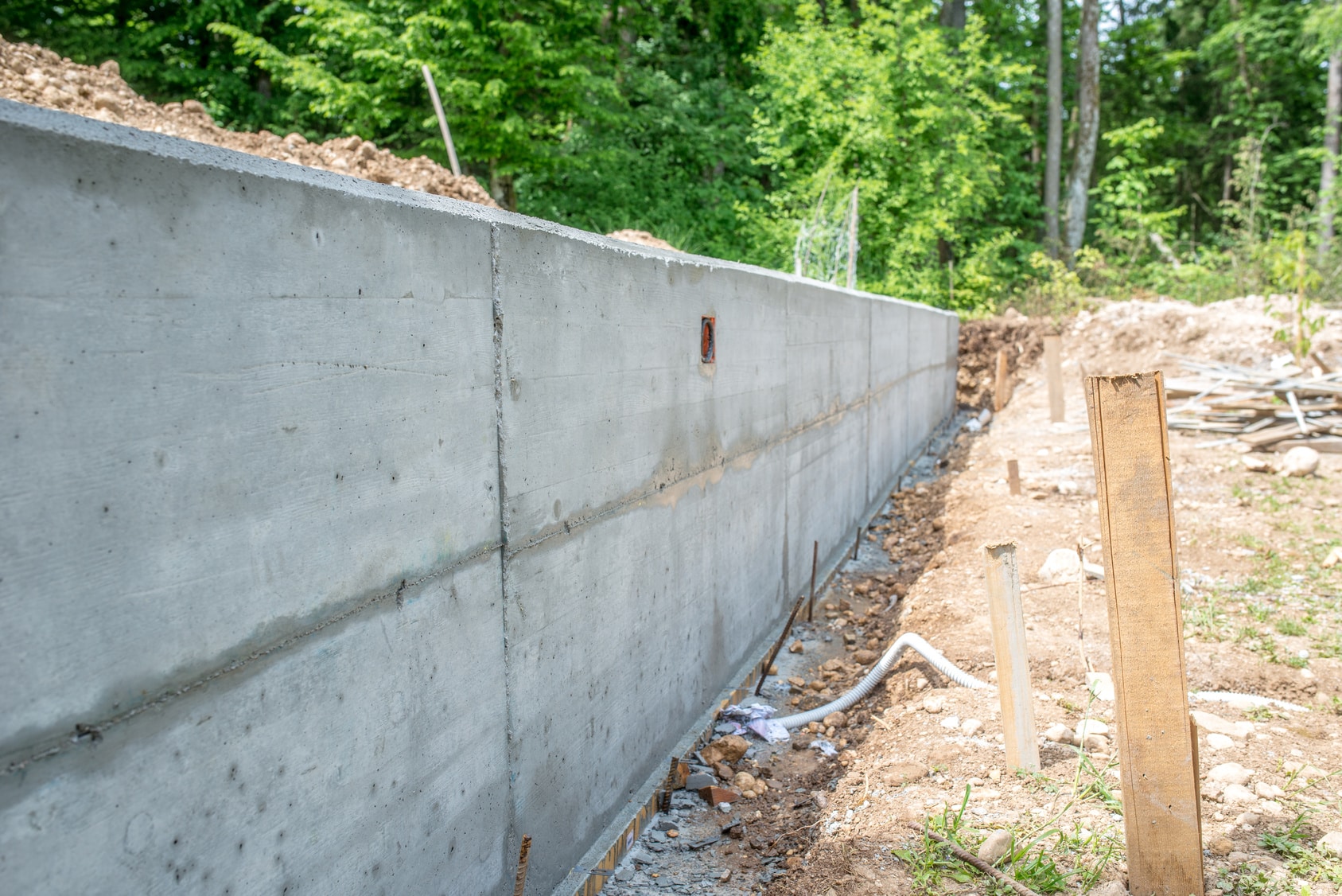 Construction mur fondation.