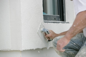 Comment rénover un crépi de façade