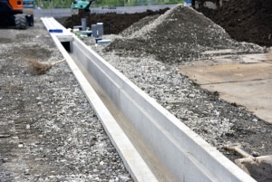 Etapes d'installation d'un caniveau en béton
