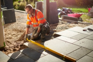 Dallage en pierre reconstituée pour une terrasse