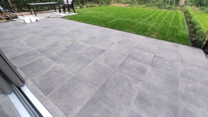 Carrelage extérieur gris pour patio