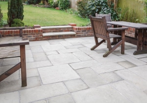 terrasse carrelée sur une dalle en béton