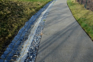 Allée en béton drainante