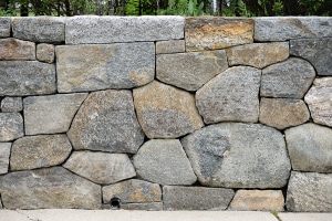 Mur de clôture de pierre