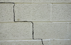 fissure dans mur en parpaing 