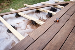 Terrasse sur plot en bois